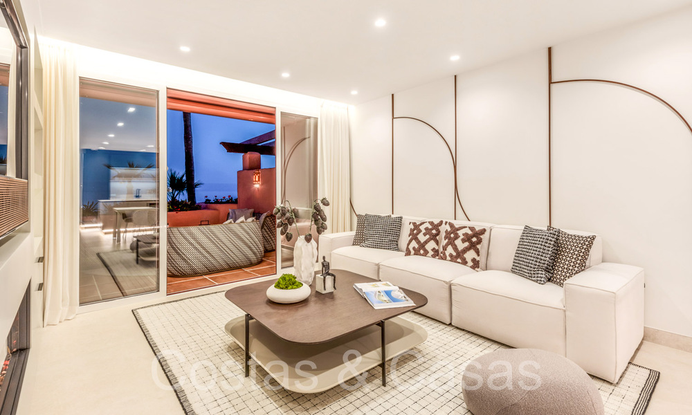 Sophisticated, frontline beach apartment for sale in an exclusive complex on the New Golden Mile, Marbella - Estepona 69970