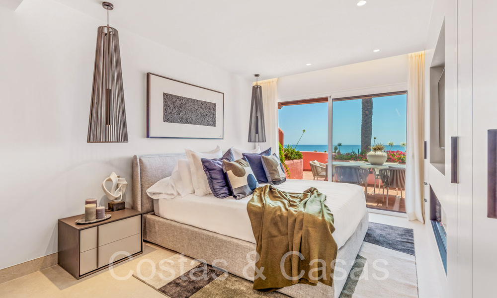 Sophisticated, frontline beach apartment for sale in an exclusive complex on the New Golden Mile, Marbella - Estepona 69971