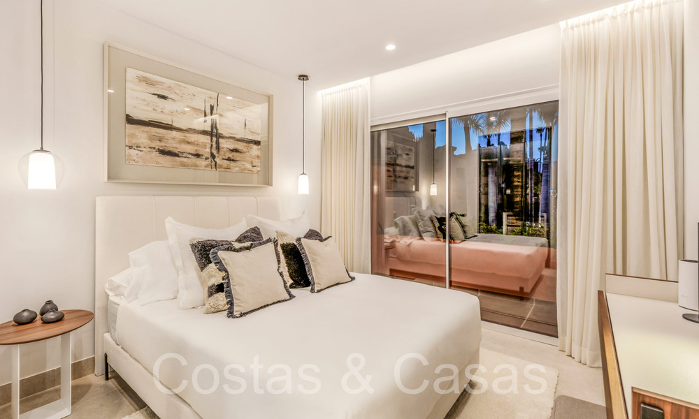 Sophisticated, frontline beach apartment for sale in an exclusive complex on the New Golden Mile, Marbella - Estepona 69983