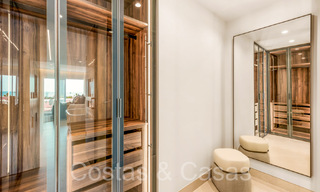 Sophisticated, frontline beach apartment for sale in an exclusive complex on the New Golden Mile, Marbella - Estepona 69988 