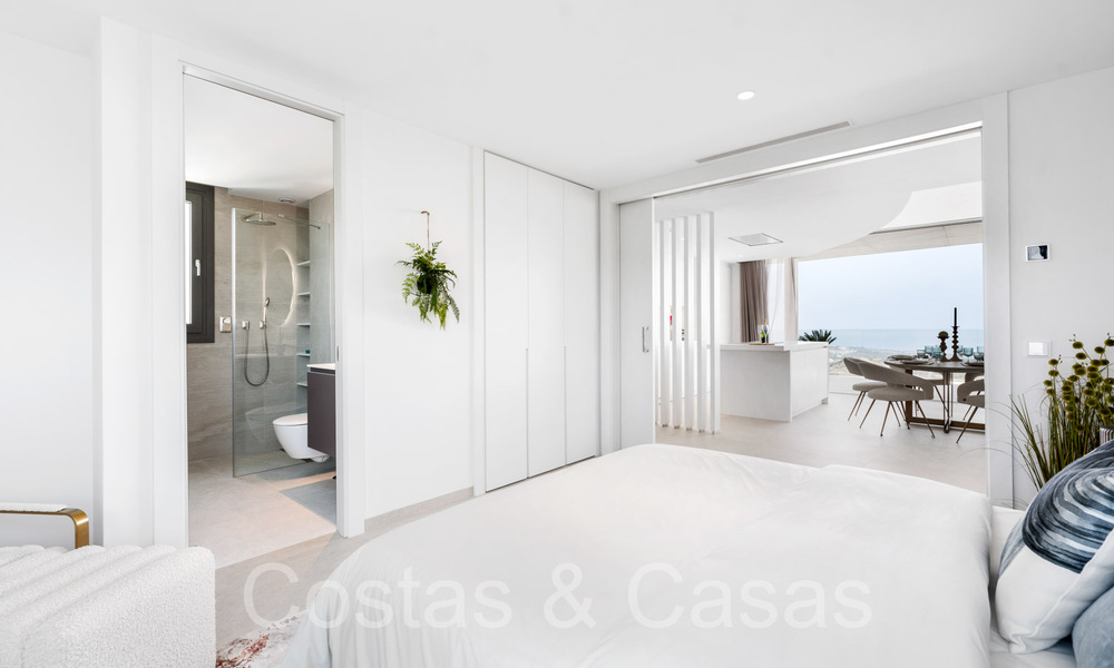 Ready to move in, contemporary penthouse with panoramic sea views for sale in a high standing complex of Benahavis - Marbella 70002