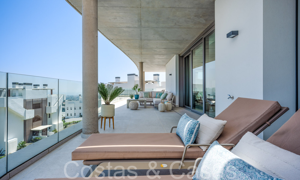 Ready to move in, contemporary penthouse with panoramic sea views for sale in a high standing complex of Benahavis - Marbella 70015