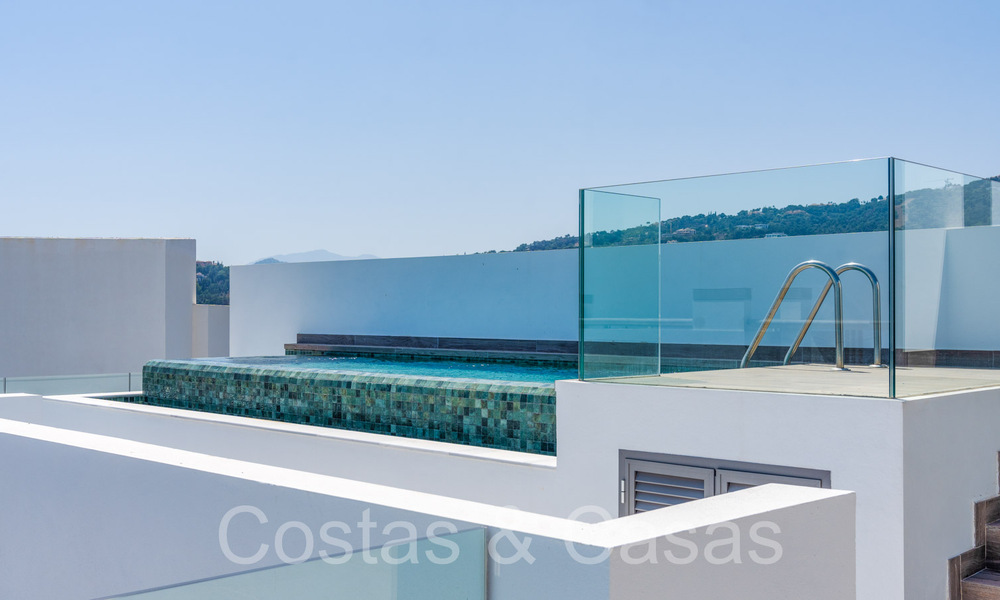 Ready to move in, contemporary penthouse with panoramic sea views for sale in a high standing complex of Benahavis - Marbella 70020