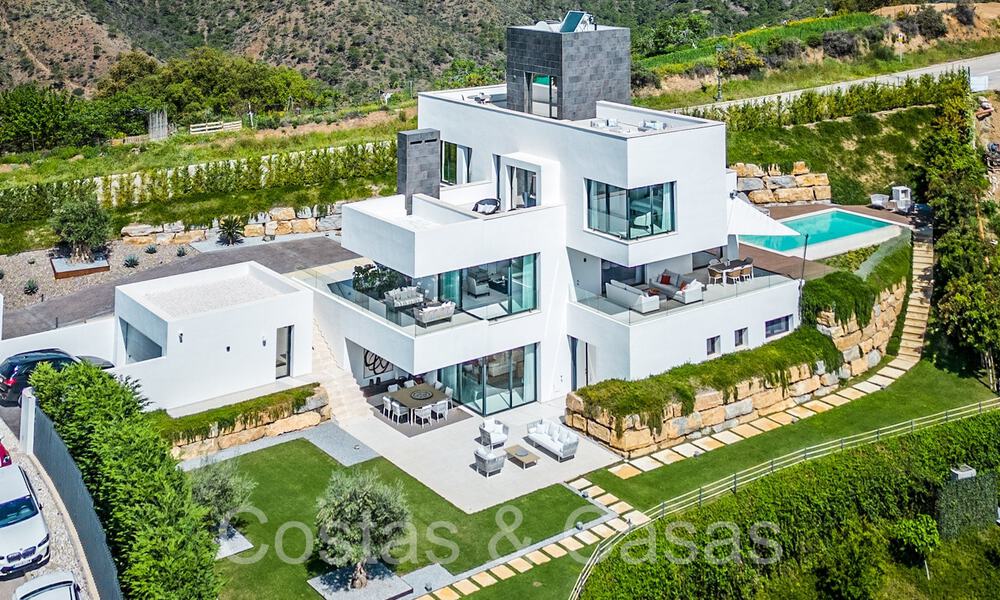 Ready to move luxury villa with panoramic views for sale in a gated community of Benahavis - Marbella 70029