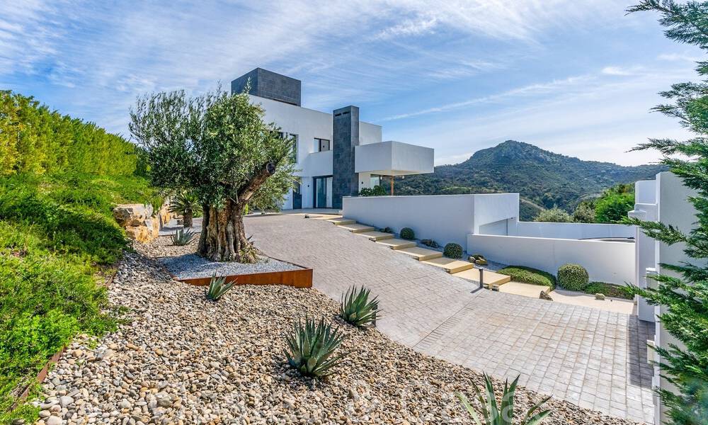 Ready to move luxury villa with panoramic views for sale in a gated community of Benahavis - Marbella 70067