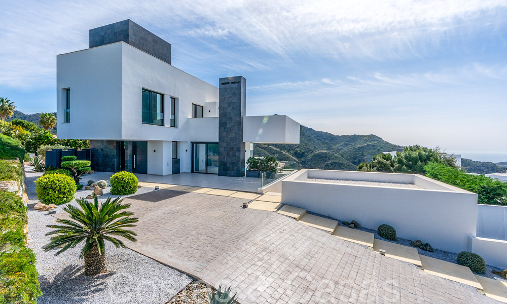 Ready to move luxury villa with panoramic views for sale in a gated community of Benahavis - Marbella 70068