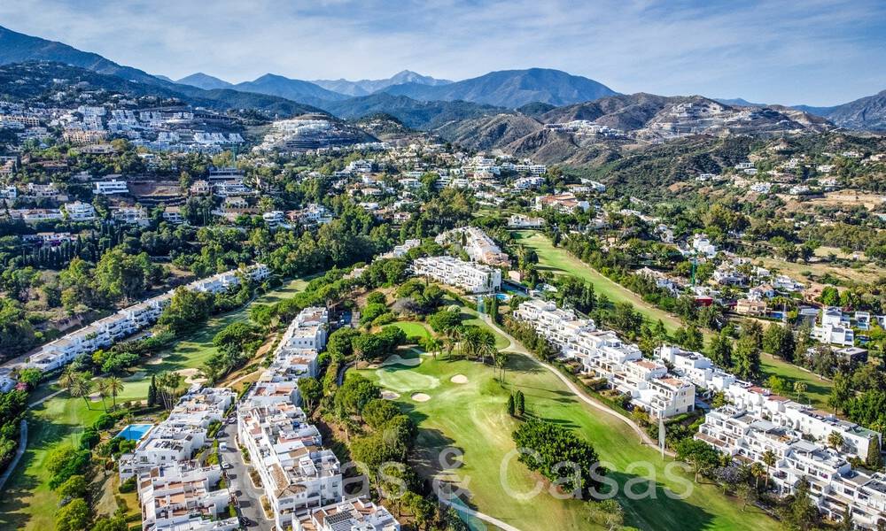 Luxuriously renovated apartment with golf and sea views for sale, adjacent to a premier golf course in La Quinta, Benahavis - Marbella 69921