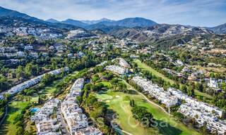 Luxuriously renovated apartment with golf and sea views for sale, adjacent to a premier golf course in La Quinta, Benahavis - Marbella 69921 