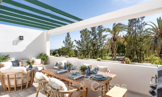 Luxuriously renovated apartment with golf and sea views for sale, adjacent to a premier golf course in La Quinta, Benahavis - Marbella 69934 