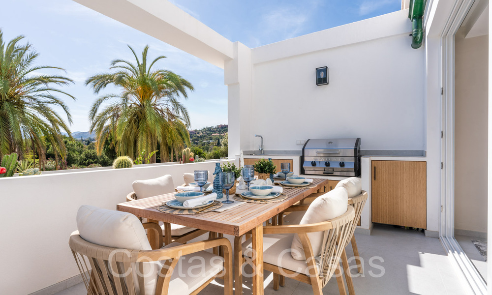 Luxuriously renovated apartment with golf and sea views for sale, adjacent to a premier golf course in La Quinta, Benahavis - Marbella 69938