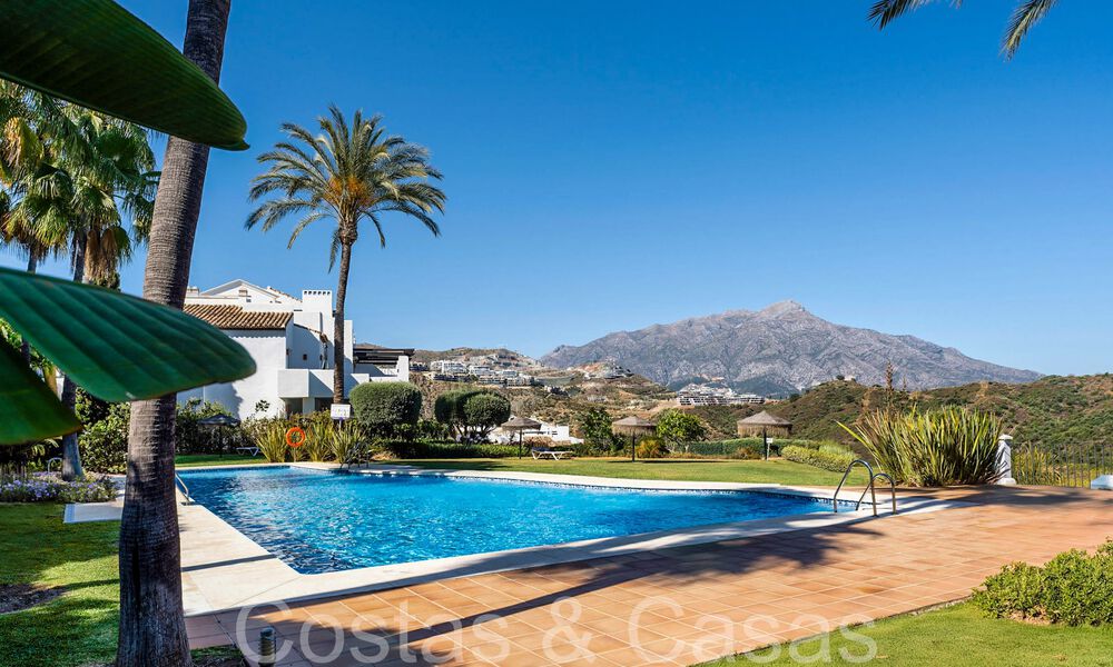 Ready to move in, sophisticated penthouse for sale in a gated golf enclave of La Quinta in Benahavis - Marbella 70186