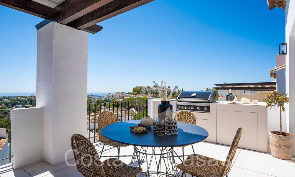 Ready to move in, sophisticated penthouse for sale in a gated golf enclave of La Quinta in Benahavis - Marbella 70193