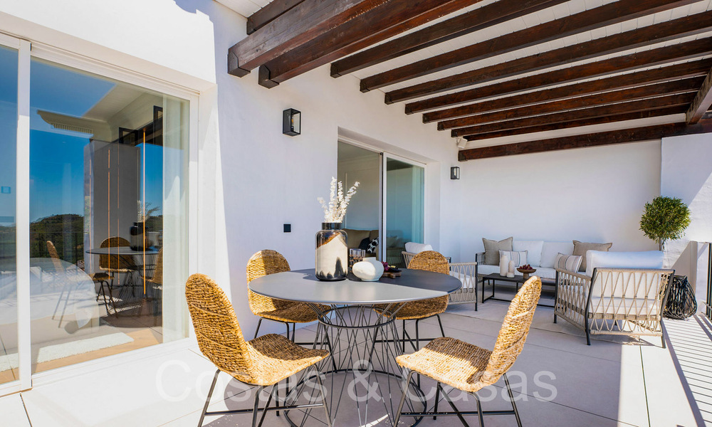 Ready to move in, sophisticated penthouse for sale in a gated golf enclave of La Quinta in Benahavis - Marbella 70195