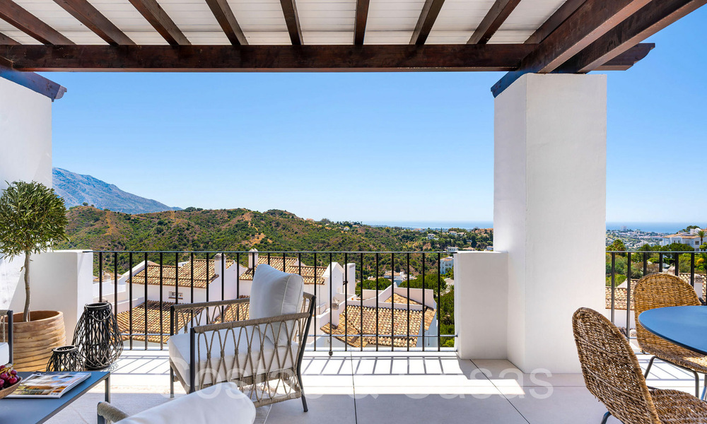 Ready to move in, sophisticated penthouse for sale in a gated golf enclave of La Quinta in Benahavis - Marbella 70196