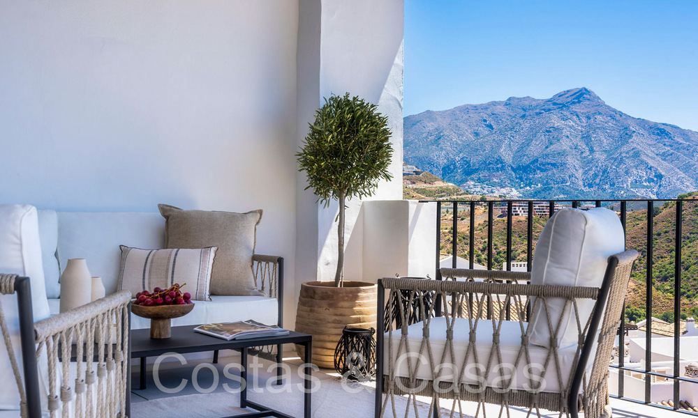 Ready to move in, sophisticated penthouse for sale in a gated golf enclave of La Quinta in Benahavis - Marbella 70197