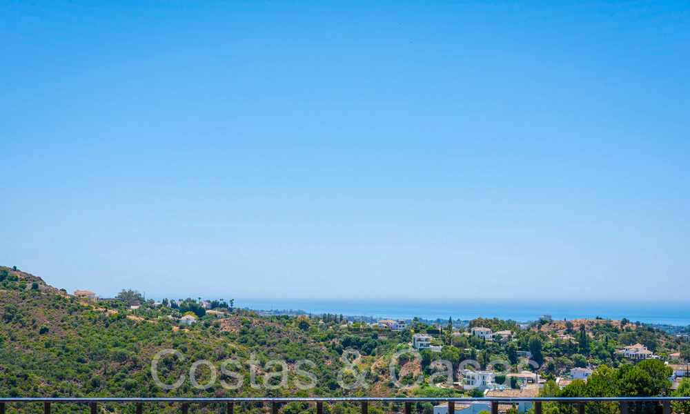 Ready to move in, sophisticated penthouse for sale in a gated golf enclave of La Quinta in Benahavis - Marbella 70198