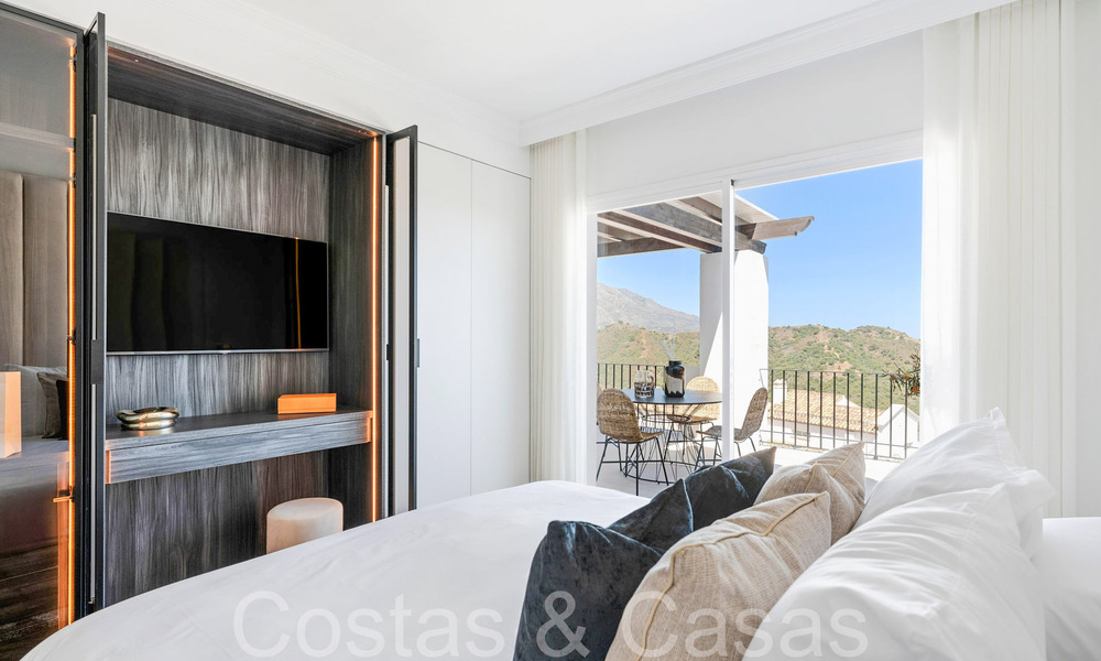 Ready to move in, sophisticated penthouse for sale in a gated golf enclave of La Quinta in Benahavis - Marbella 70217