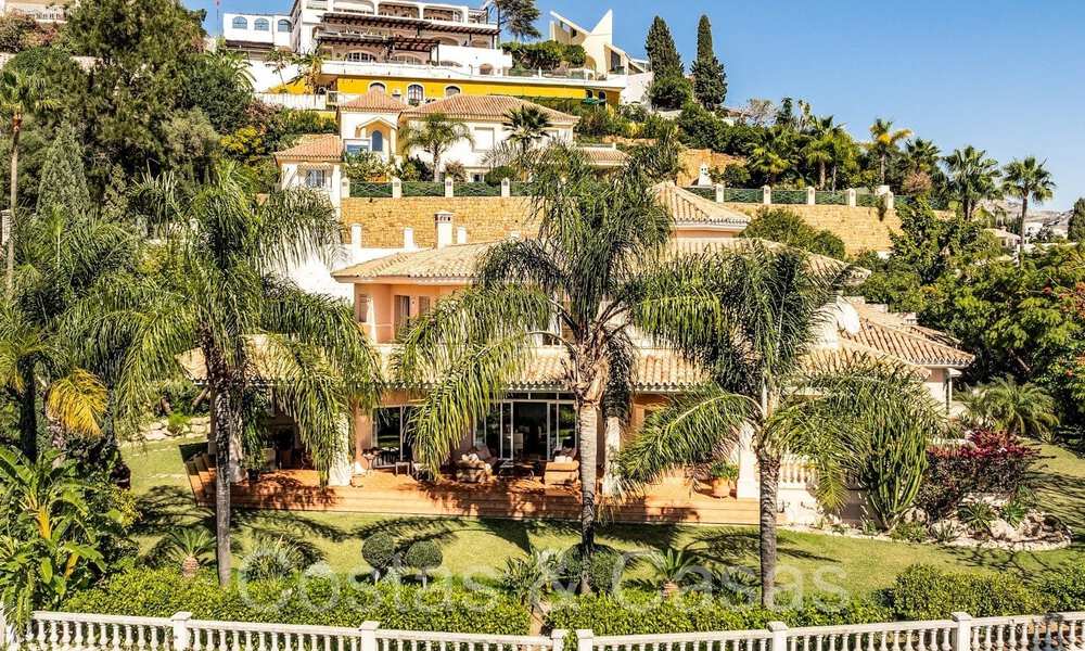 Luxurious villa with traditional architectural style for sale in a gated community of La Quinta, Benahavis - Marbella 70315