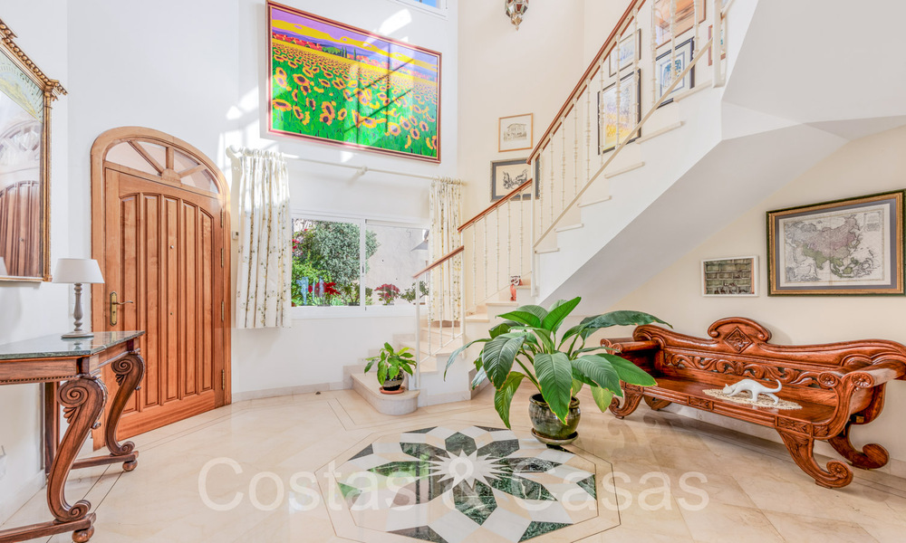 Luxurious villa with traditional architectural style for sale in a gated community of La Quinta, Benahavis - Marbella 70325