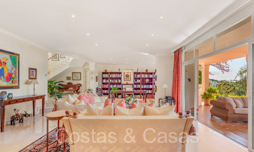 Luxurious villa with traditional architectural style for sale in a gated community of La Quinta, Benahavis - Marbella 70328