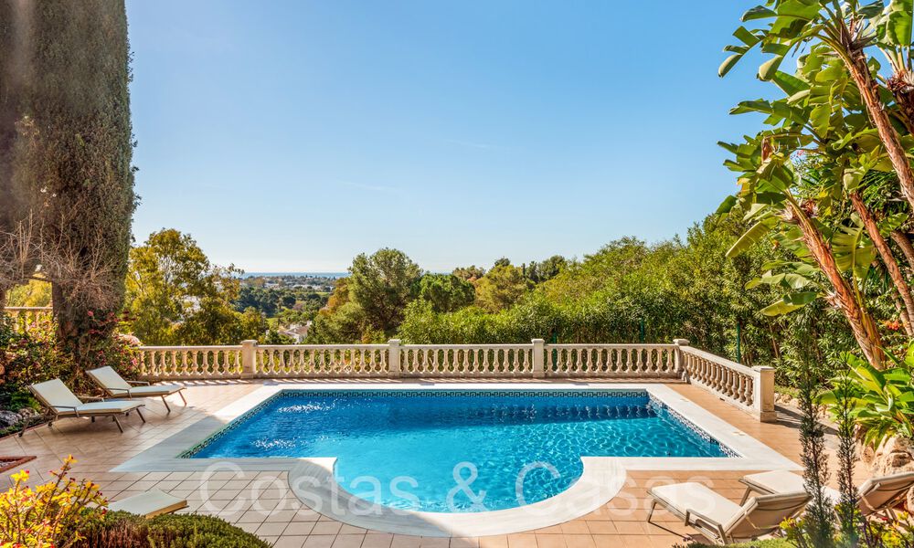 Luxurious villa with traditional architectural style for sale in a gated community of La Quinta, Benahavis - Marbella 70333