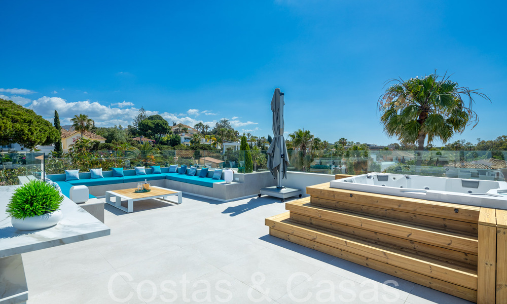 Award-winning designer villa with modern architecture for sale just steps from the beach in East Marbella 70347