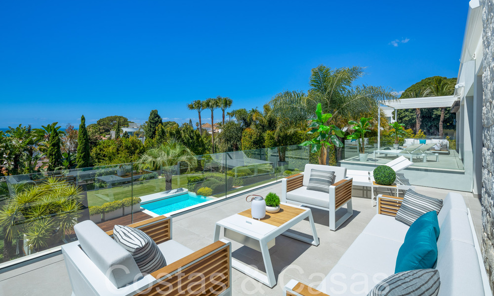 Award-winning designer villa with modern architecture for sale just steps from the beach in East Marbella 70352