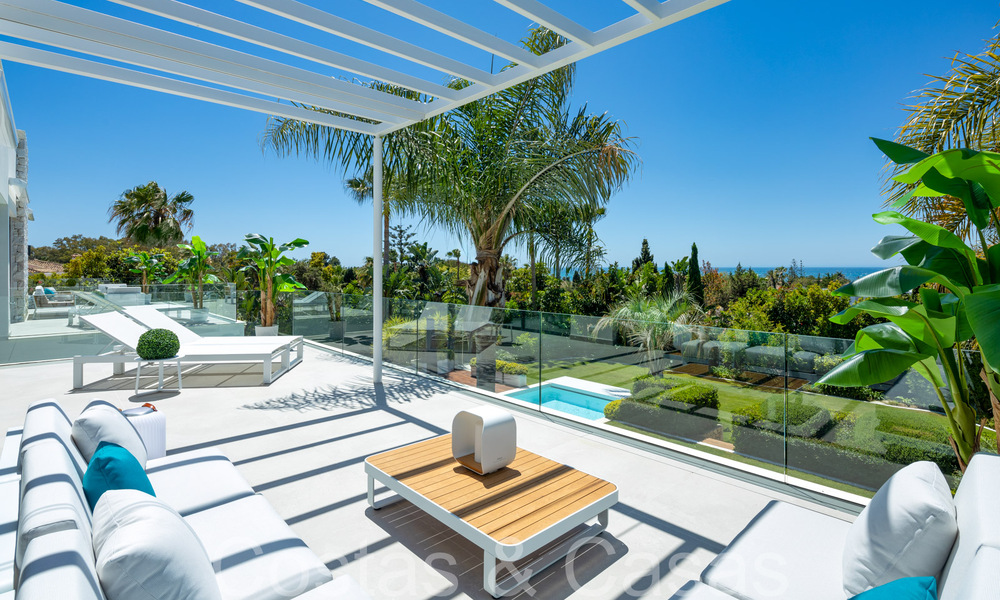 Award-winning designer villa with modern architecture for sale just steps from the beach in East Marbella 70356