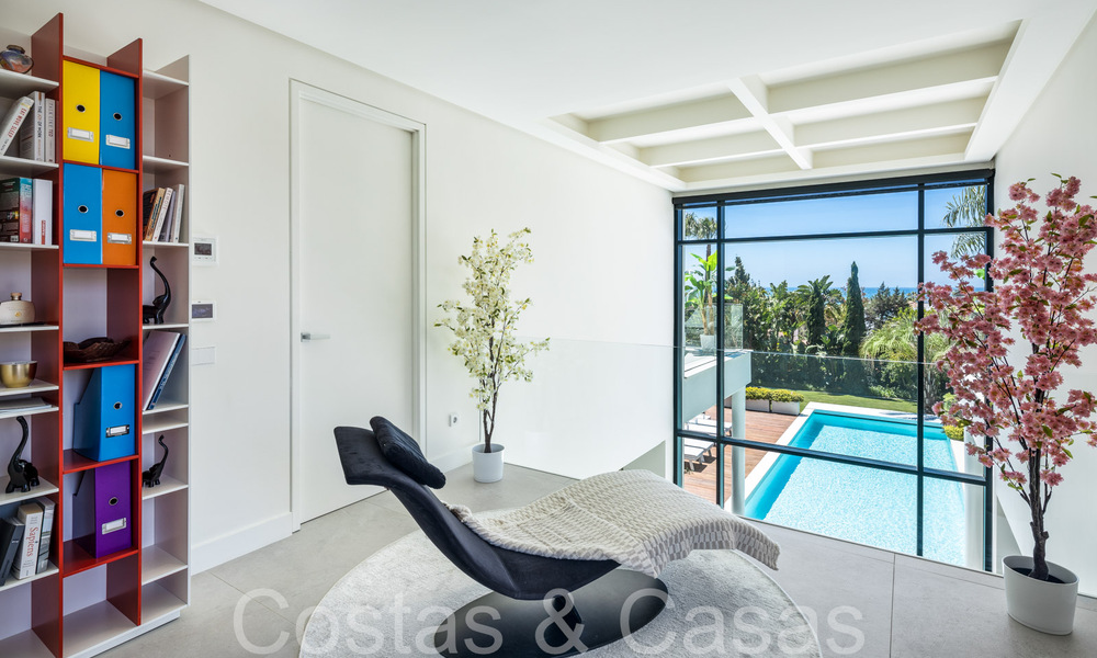 Award-winning designer villa with modern architecture for sale just steps from the beach in East Marbella 70357