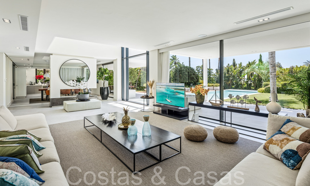 Award-winning designer villa with modern architecture for sale just steps from the beach in East Marbella 70360