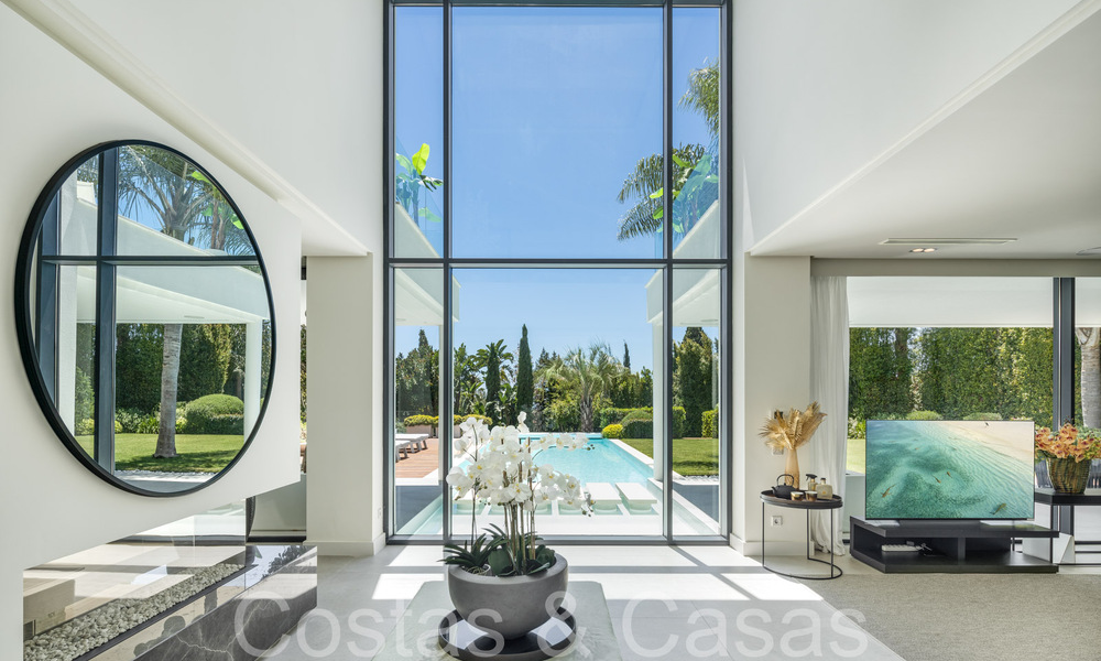 Award-winning designer villa with modern architecture for sale just steps from the beach in East Marbella 70362