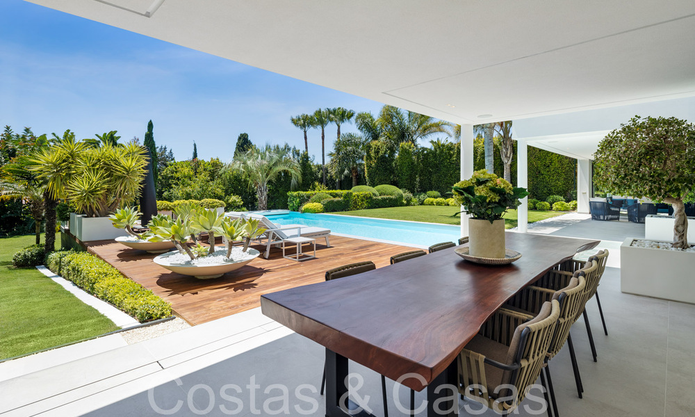 Award-winning designer villa with modern architecture for sale just steps from the beach in East Marbella 70363