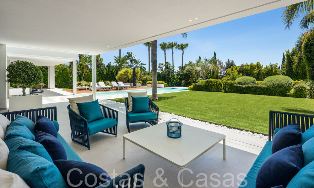 Award-winning designer villa with modern architecture for sale just steps from the beach in East Marbella 70364