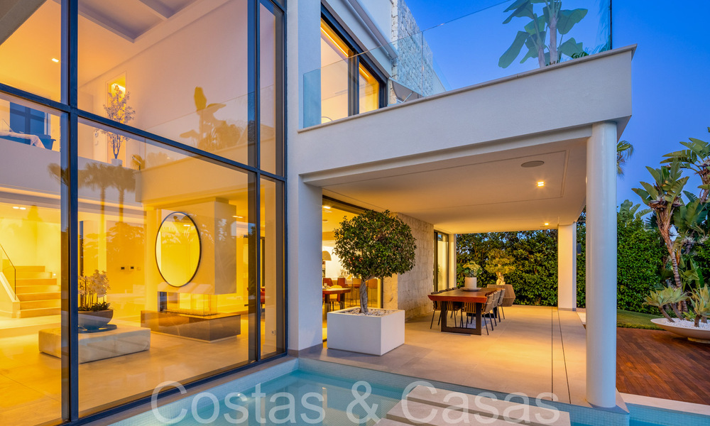 Award-winning designer villa with modern architecture for sale just steps from the beach in East Marbella 70370