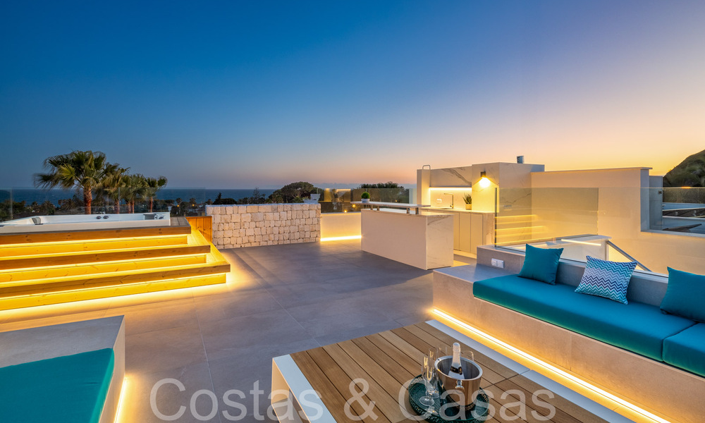 Award-winning designer villa with modern architecture for sale just steps from the beach in East Marbella 70371