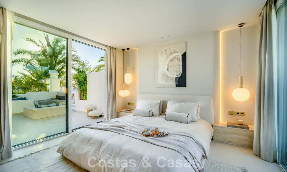 Luxury penthouse for sale in a high-quality beach complex within walking distance of Estepona centre 774273