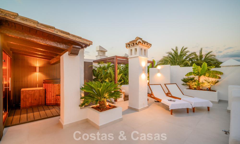 Luxury penthouse for sale in a high-quality beach complex within walking distance of Estepona centre 774279