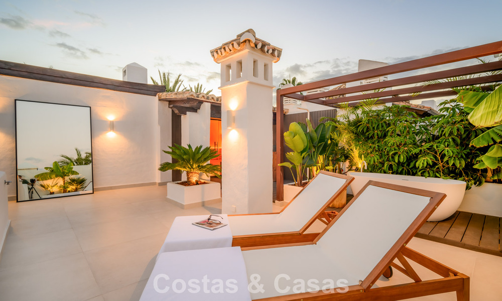 Luxury penthouse for sale in a high-quality beach complex within walking distance of Estepona centre 774280