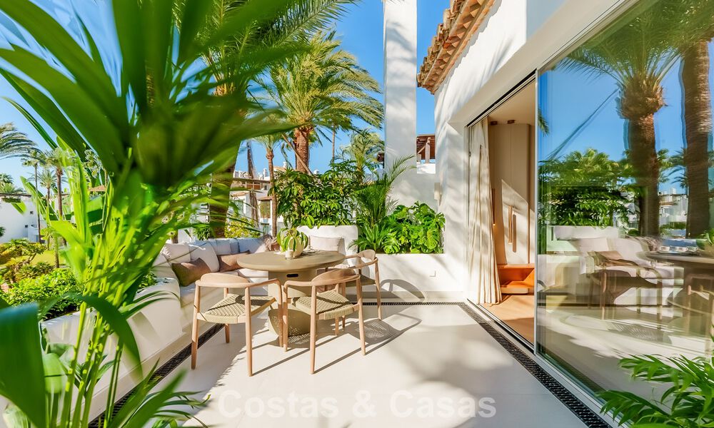 Luxury penthouse for sale in a high-quality beach complex within walking distance of Estepona centre 774296