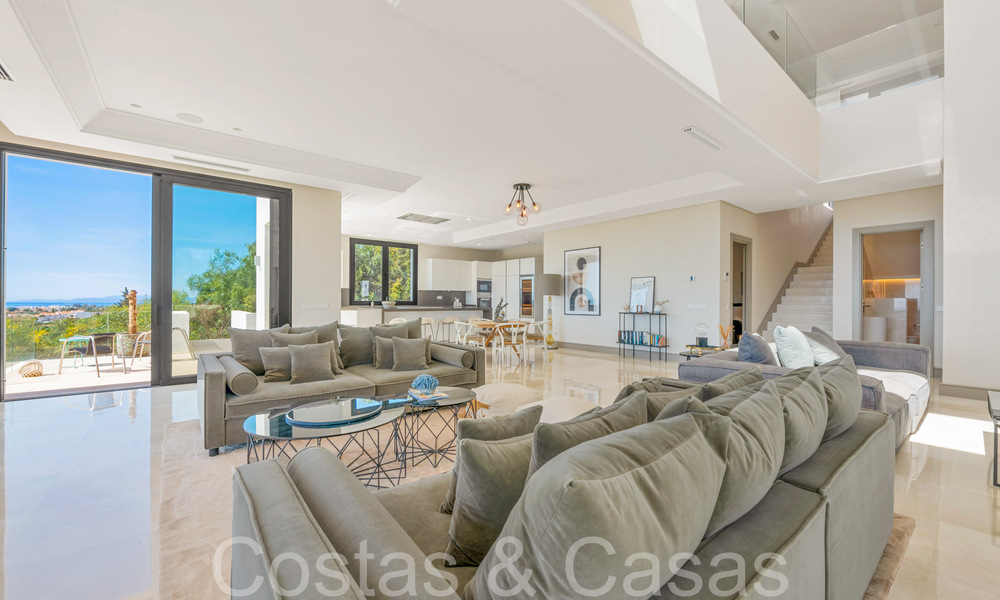 Modern luxury villa with fantastic views over the golf course to the sea, for sale in Marbella - Benahavis 70476