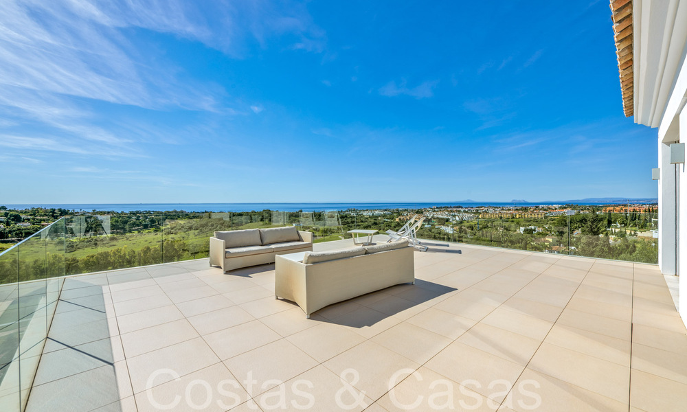 Modern luxury villa with fantastic views over the golf course to the sea, for sale in Marbella - Benahavis 70490