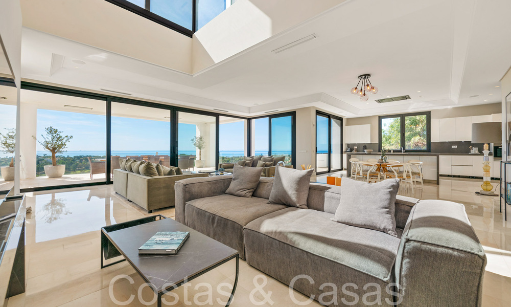 Modern luxury villa with fantastic views over the golf course to the sea, for sale in Marbella - Benahavis 70496