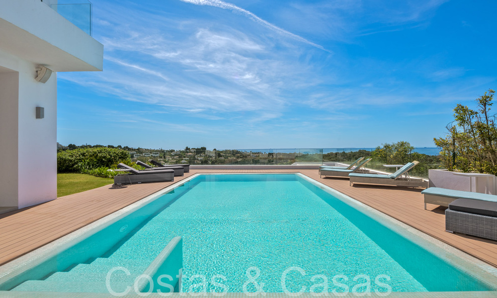 Modern luxury villa with fantastic views over the golf course to the sea, for sale in Marbella - Benahavis 70508