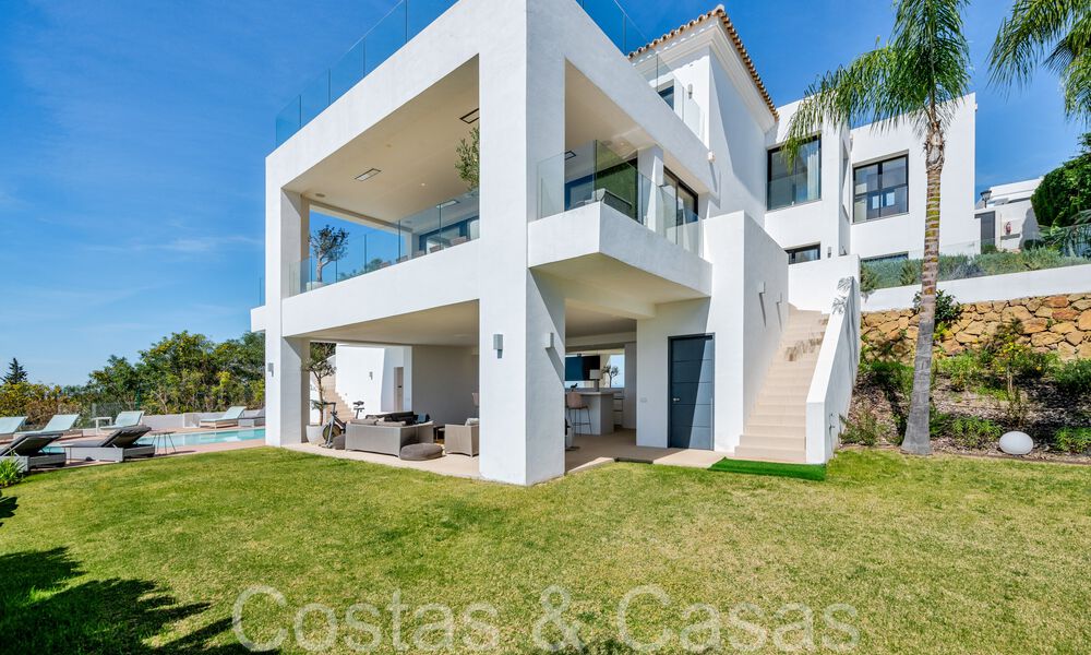 Modern luxury villa with fantastic views over the golf course to the sea, for sale in Marbella - Benahavis 70511