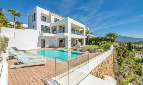 Modern luxury villa with fantastic views over the golf course to the sea, for sale in Marbella - Benahavis 70513
