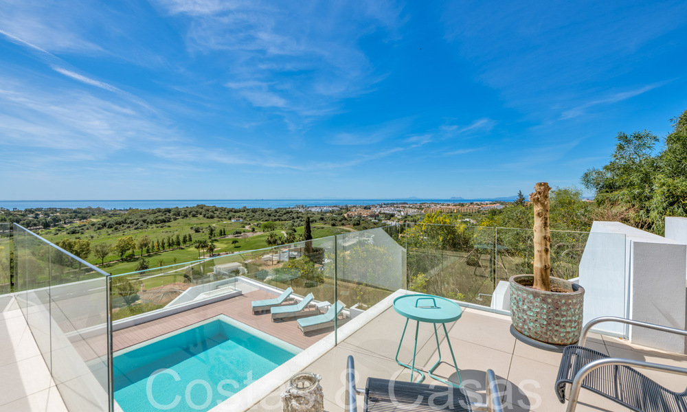 Modern luxury villa with fantastic views over the golf course to the sea, for sale in Marbella - Benahavis 70514