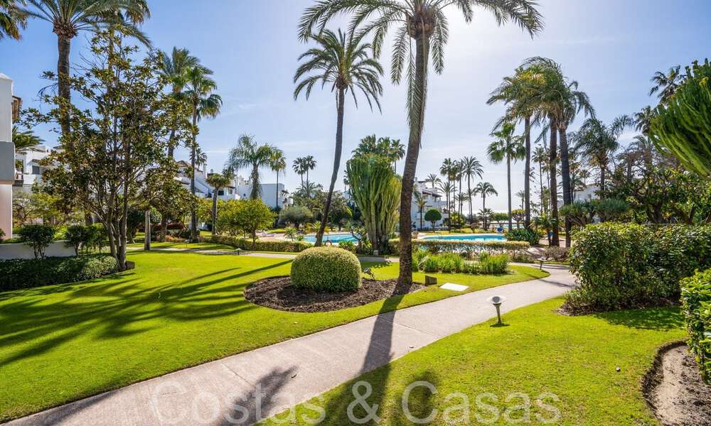 Penthouse for sale in a coveted beach complex on the New Golden Mile between Marbella and Estepona 70708