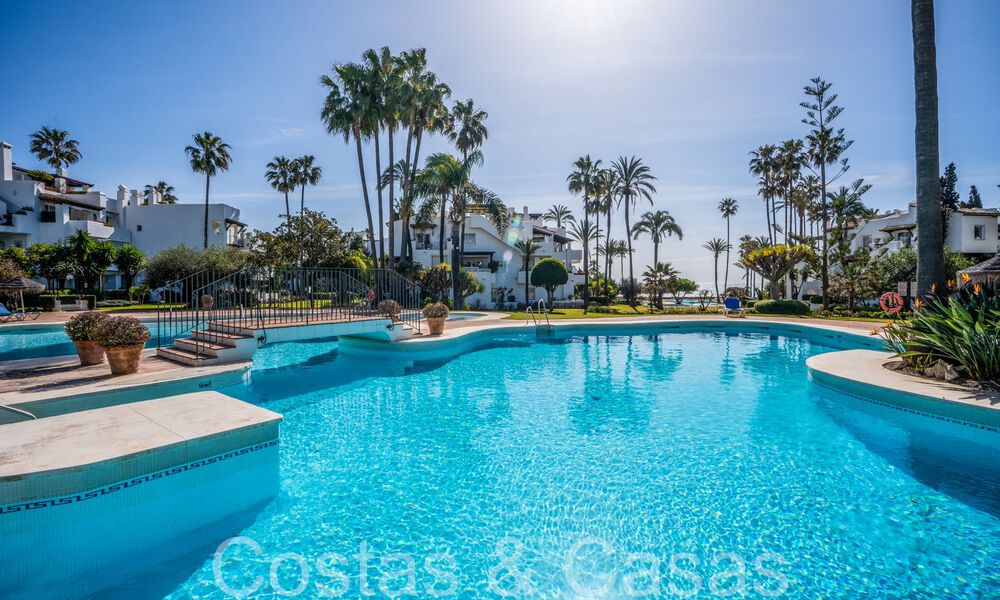 Penthouse for sale in a coveted beach complex on the New Golden Mile between Marbella and Estepona 70709