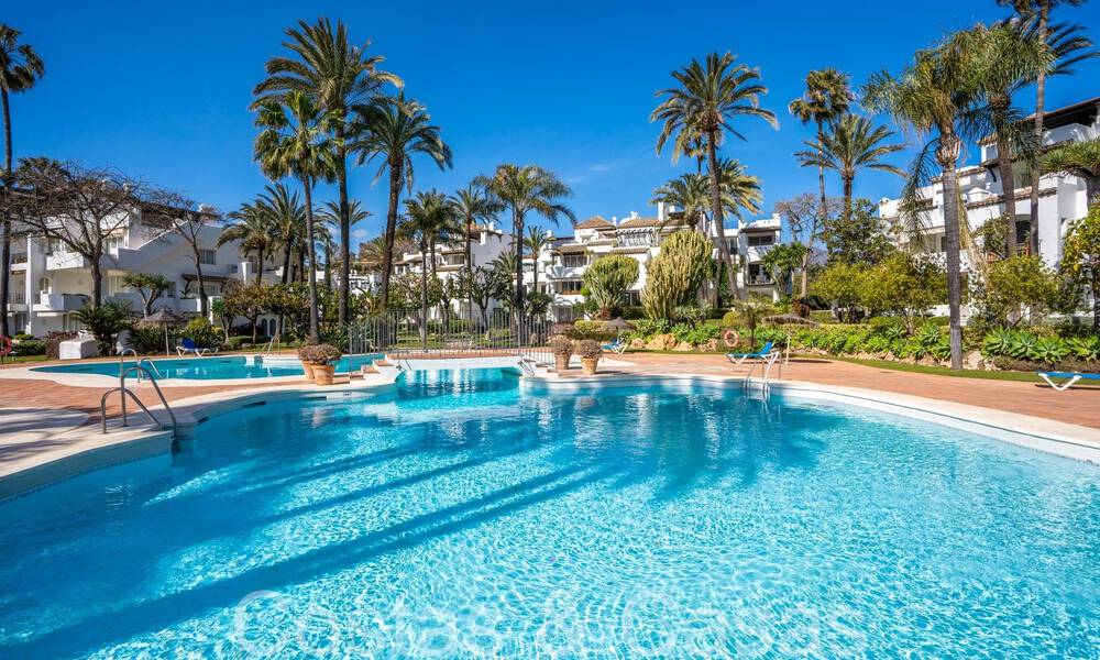 Penthouse for sale in a coveted beach complex on the New Golden Mile between Marbella and Estepona 70711