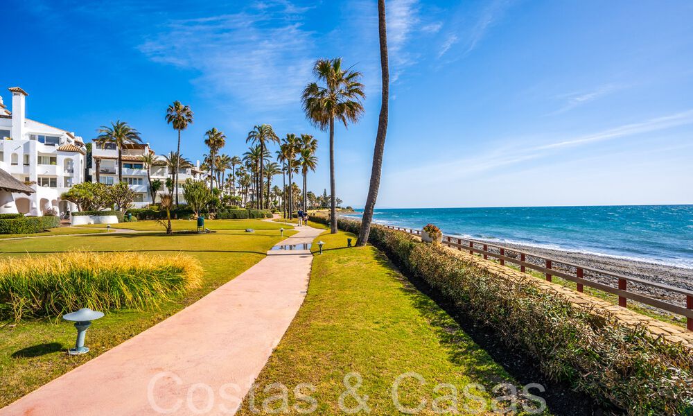 Penthouse for sale in a coveted beach complex on the New Golden Mile between Marbella and Estepona 70712